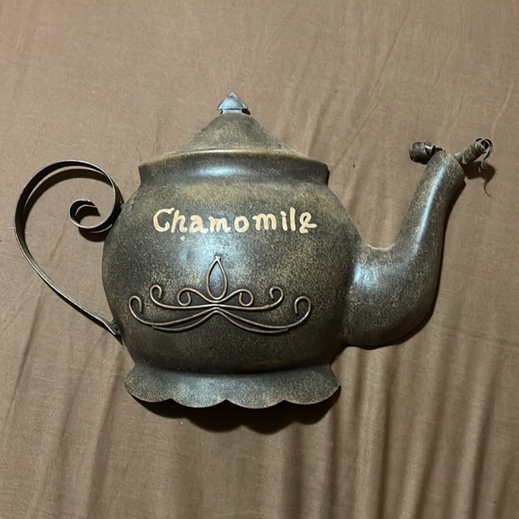 Michael Alan Design 3D wall decor. Coffee carafe, Earl gray & chamomile teapot. - Picture 3 of 4